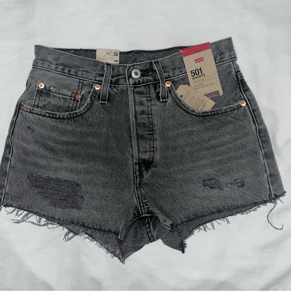 NWT Levi's Women's 501 Distressed Cutoff Shorts - Picture 2 of 5